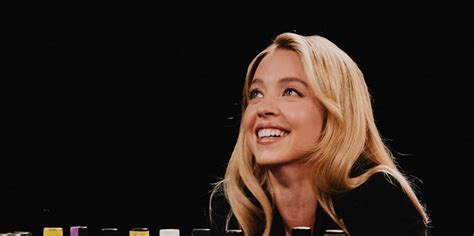 Sydney Sweeney Talks ‘Awkward Moment’ Filming Anyone But。